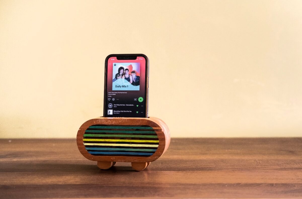 Wooden Mobile Sound Booster - Image 3