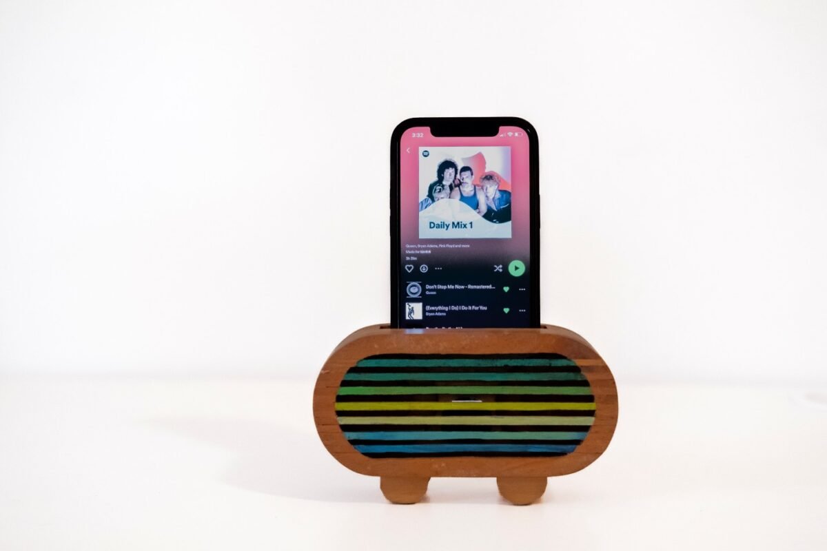 Wooden Mobile Sound Booster - Image 2